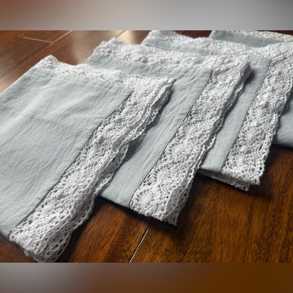 SHABBY CHIC by Rachel Ashwell Cotton Crochet Lace Trim Set of 11 Dinner Napkins. - Picture 1 of 9